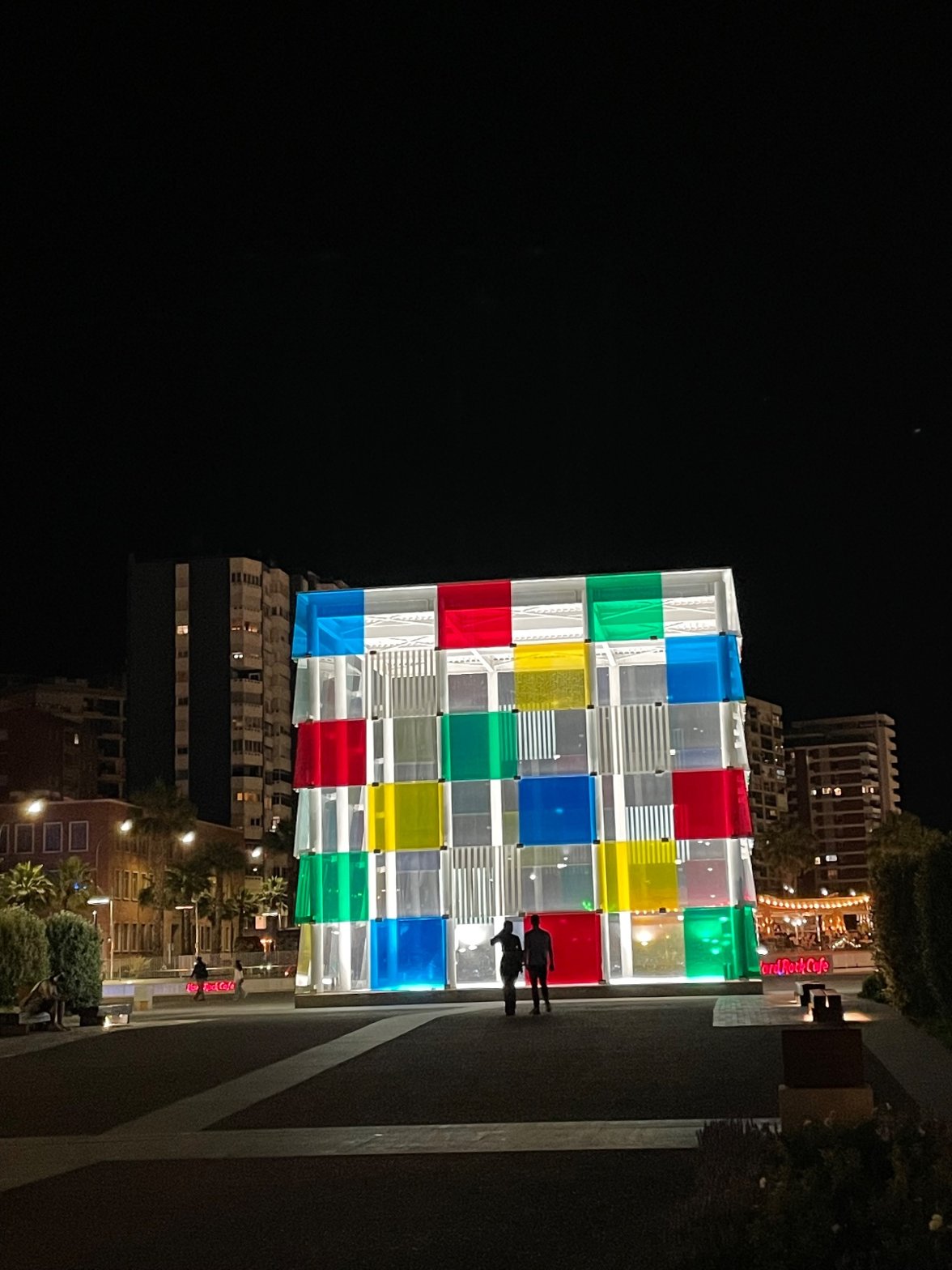 Cultuursnuiver in Málaga bij nacht